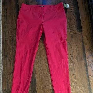 NWT Hot Pink Capris Size XL (Between L and XL fit) 🔥